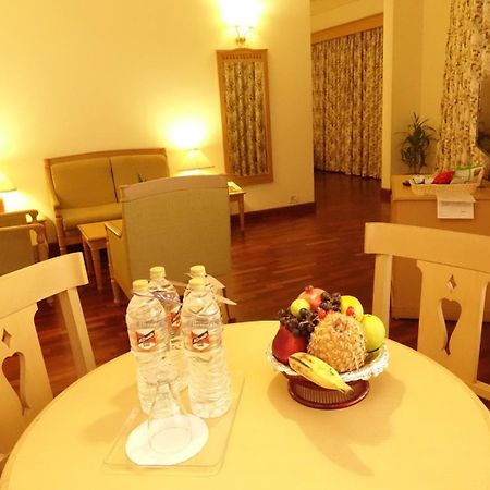 Abad Atrium Otel Kochi Dış mekan fotoğraf