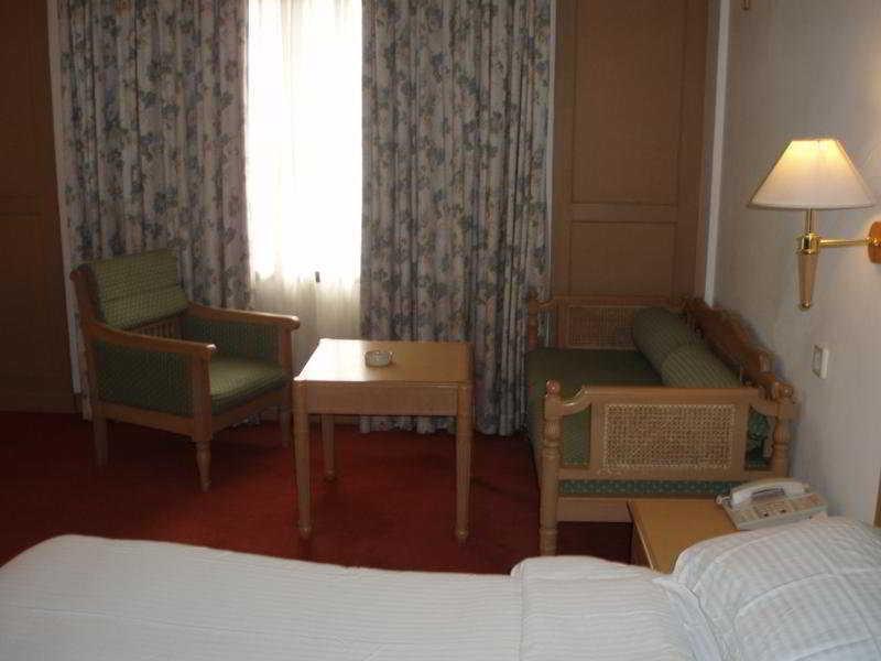 Abad Atrium Otel Kochi Dış mekan fotoğraf