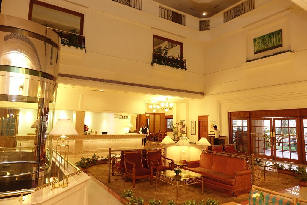 Abad Atrium Otel Kochi Dış mekan fotoğraf