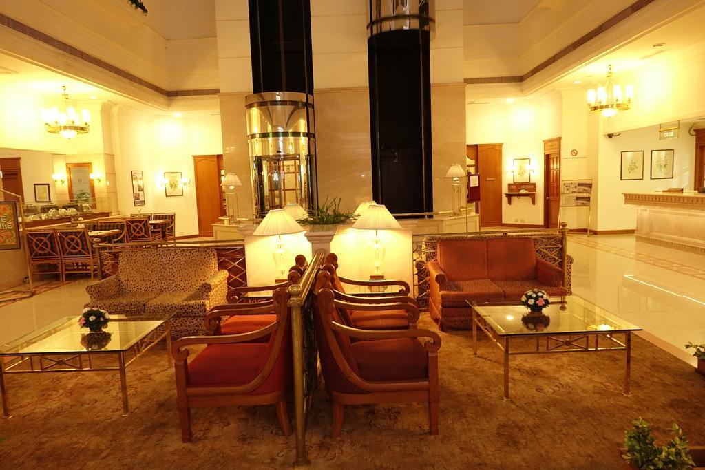 Abad Atrium Otel Kochi Dış mekan fotoğraf