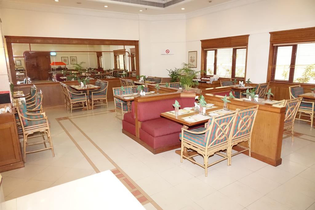 Abad Atrium Otel Kochi Dış mekan fotoğraf