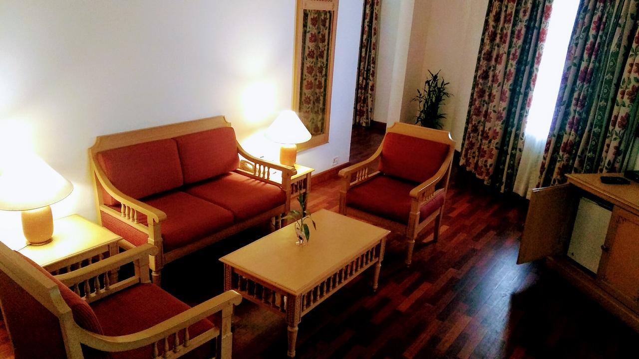 Abad Atrium Otel Kochi Dış mekan fotoğraf