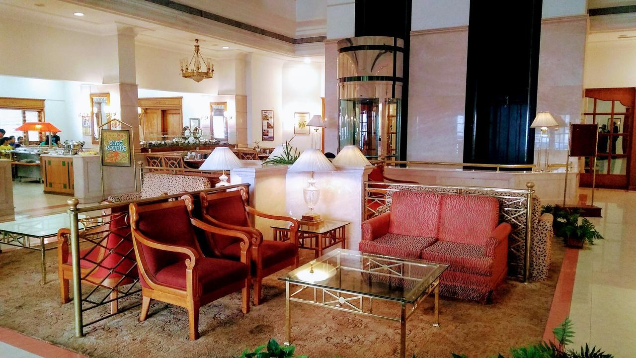 Abad Atrium Otel Kochi Dış mekan fotoğraf