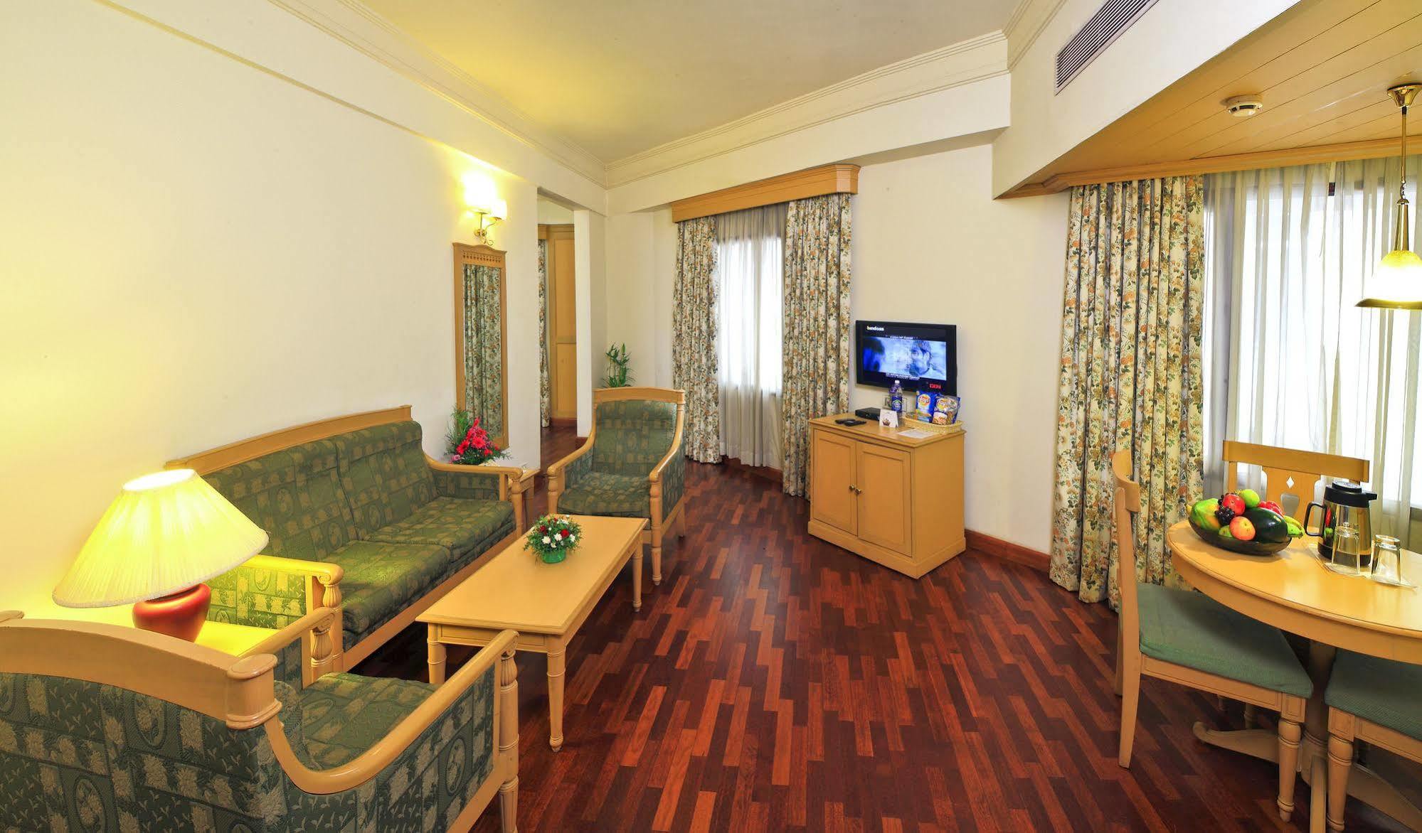 Abad Atrium Otel Kochi Dış mekan fotoğraf